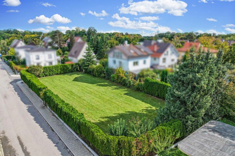 Grundst�ck virtuell ger�umt Gr�felfing Wohngrundst�ck Sehr sch�nes Eck-Grundst�ck mit S�dausrichtung f�r den Neubau eines freistehenden Einfamilienhauses
