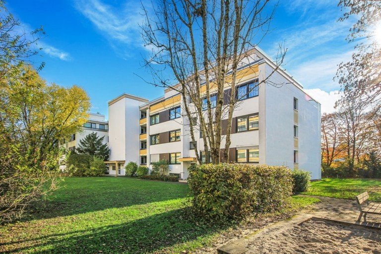  Gr�felfing Etagenwohnung Helle und gro�z�gige 3 Zi.-Wohnung mit viel Entwicklungspotential und S�d-Balkon in guter Lage