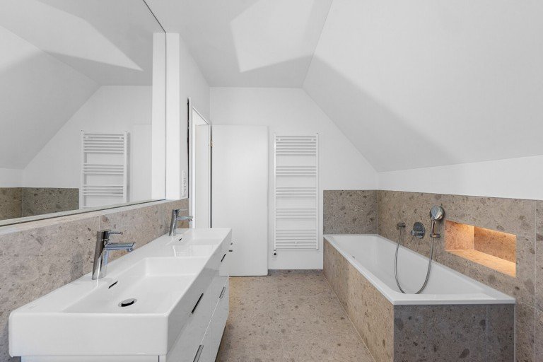  Germering Dachgeschosswohnung Blick �ber die D�cher - Sehr sch�ne 3 Zi. Dachterrassen-Wohnung in ruhiger zentraler Bestlage