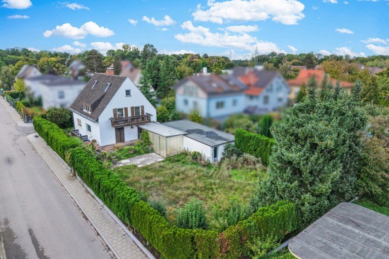  Gr�felfing Wohngrundst�ck Sehr sch�nes Eck-Grundst�ck mit S�dausrichtung breites Baufenster f�r div. Nutzungs-/ Bauoptionen