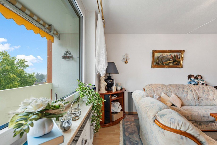 Wohnzimmer mit Blick auf die Loggia Etagenwohnung M�nchen / Aubing