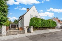  Ein-/Zweifam.haus im Dornr�schenschlaf auf gro�em Eck-Grundst�ck mit S�dausrichtung und Baureserve