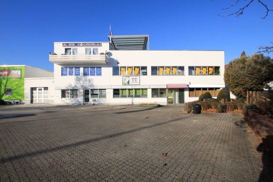 Au�enansicht mit 3 Eing�ngen Einzelhandel F�rstenfeldbruck