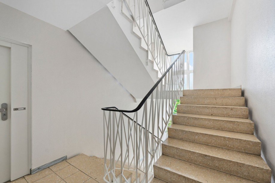 Helles Treppenhaus Etagenwohnung M�nchen / Aubing